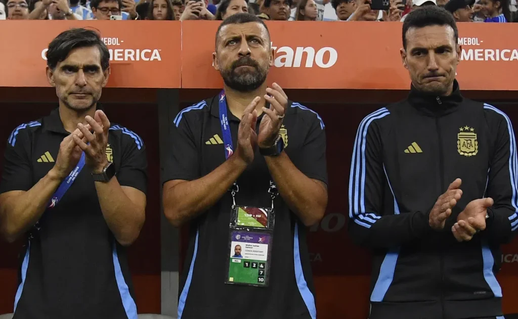 Los dos jugadores que sorprendieron al cuerpo técnico de Scaloni y tendrían un lugar en el Mundial 2026 con la Selección Argentina