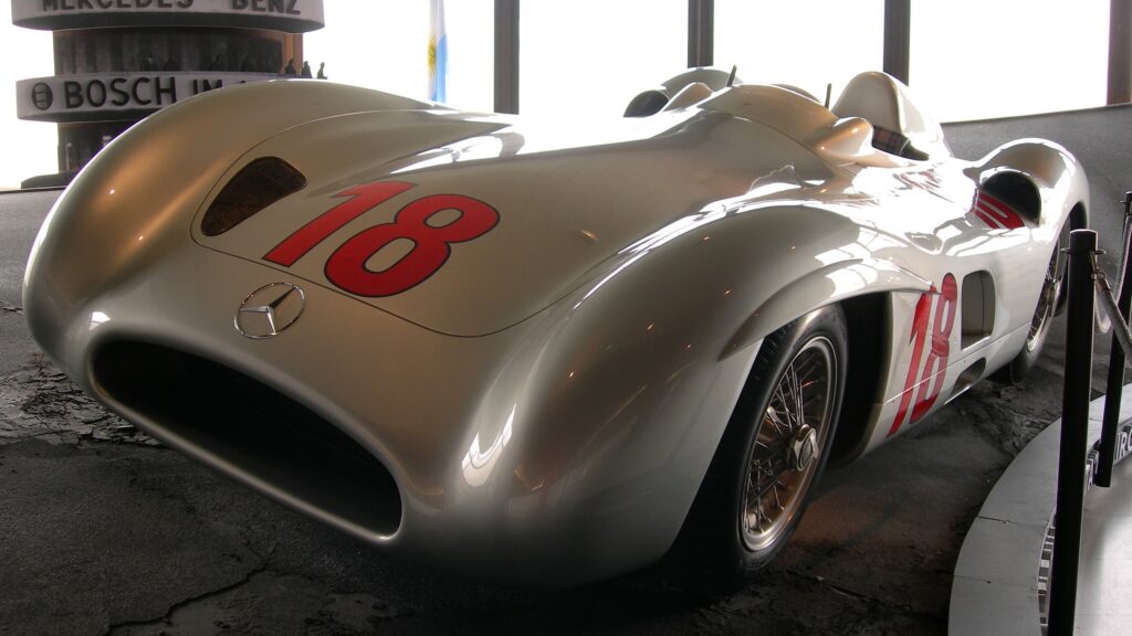 La historia de la “Flecha de Plata”, el histórico auto de Juan Manuel Fangio que Franco Colapinto manejará en su exhibición