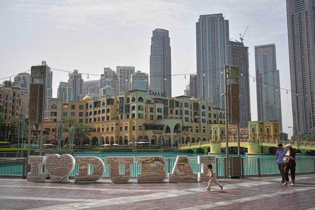 Emiratos Árabes Unidos abandona la OPEP en un fuerte revés para el bloque petrolero y Arabia Saudita