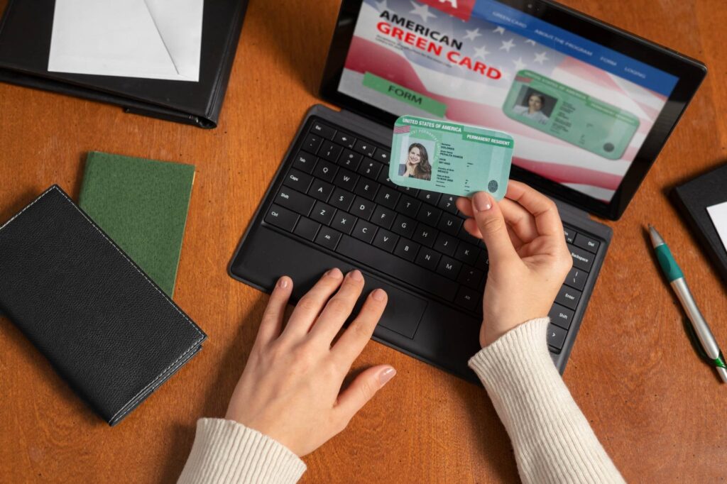 Actualización de la green card por empleo: el cambio del Uscis que permite hacer un trámite clave en línea
