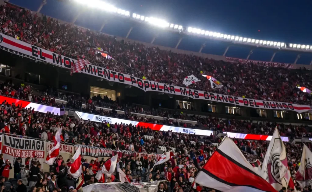 Pese a la derrota, los hinchas de River rescataron a un futbolista: “Va a ser de los mejores del mundo”