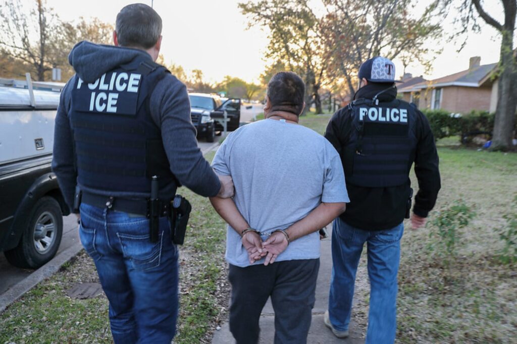 Migrantes detenidos le ganan al ICE: un nuevo fallo judicial les abre la puerta a pedir fianza en Florida