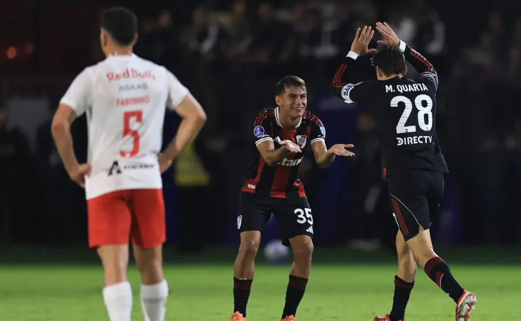 Beltrán y Martínez Quarta le dieron la victoria a River sobre Red Bull Bragantino para liderar en la Copa Sudamericana